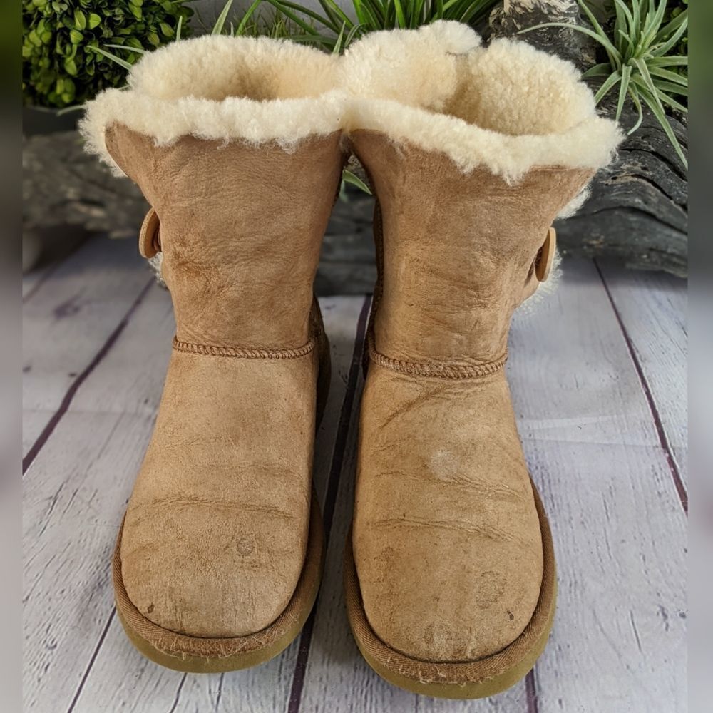 UGG Bailey Button II Boot - Picture 4 of 10